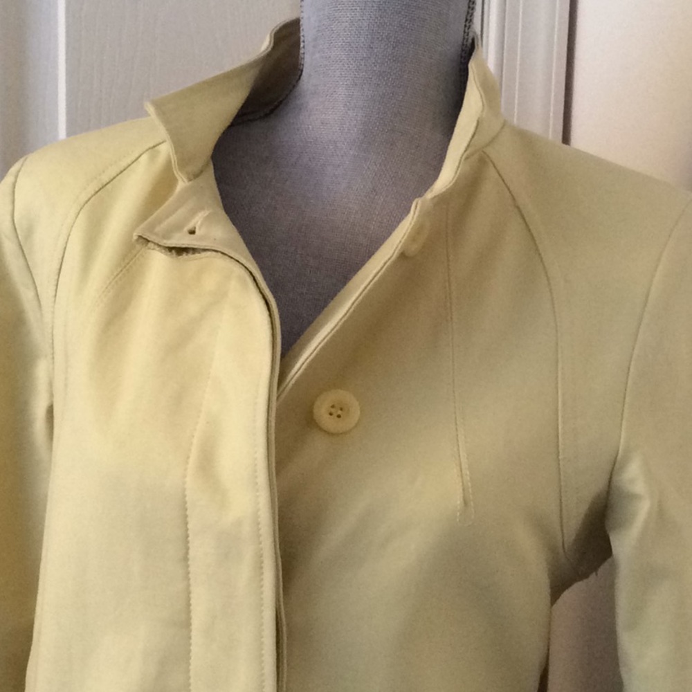Light weight spring coat